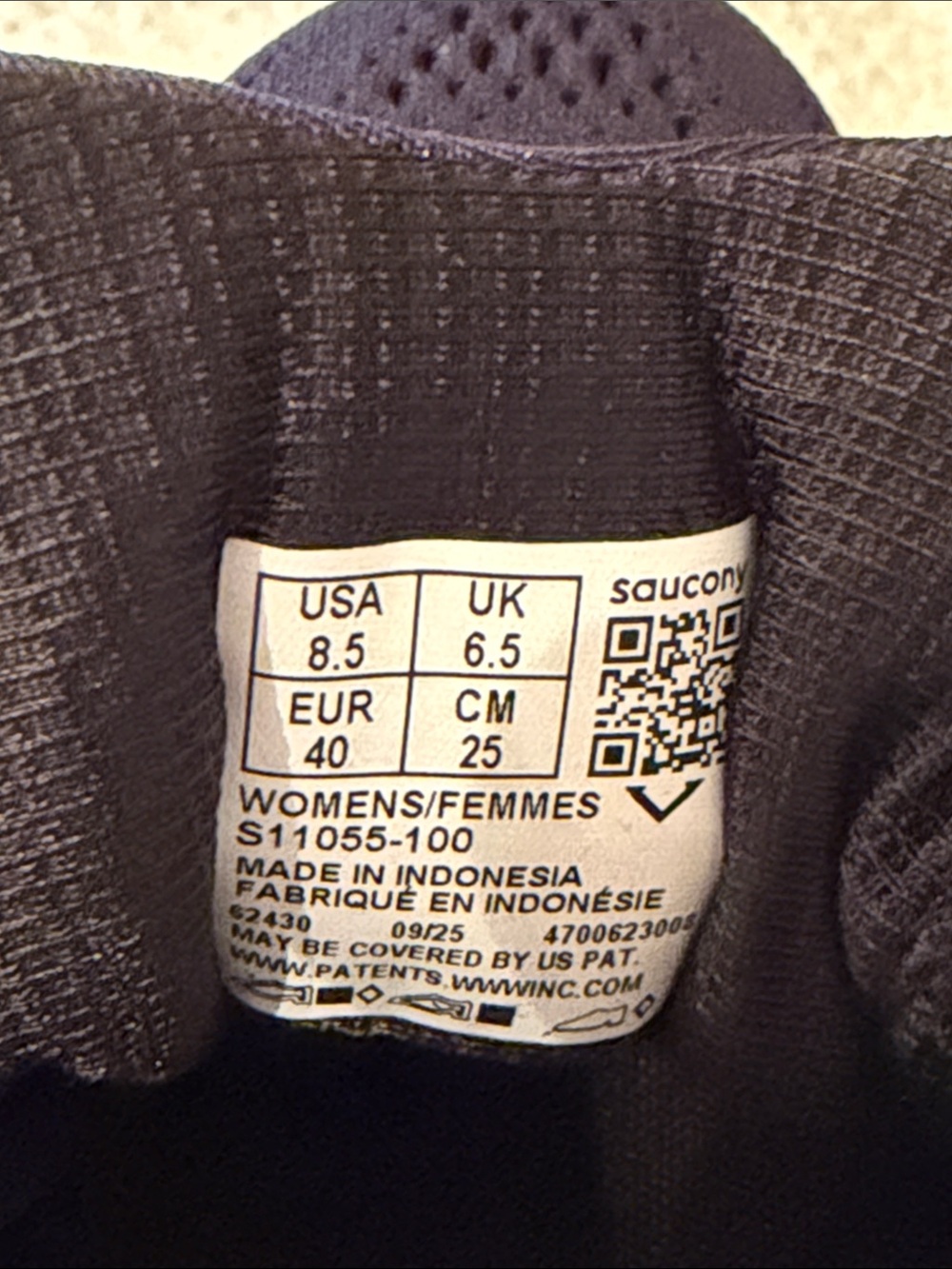 New never worn Saucony Ride 19 Athletic Shoes in Black and White - Picture 5 of 9